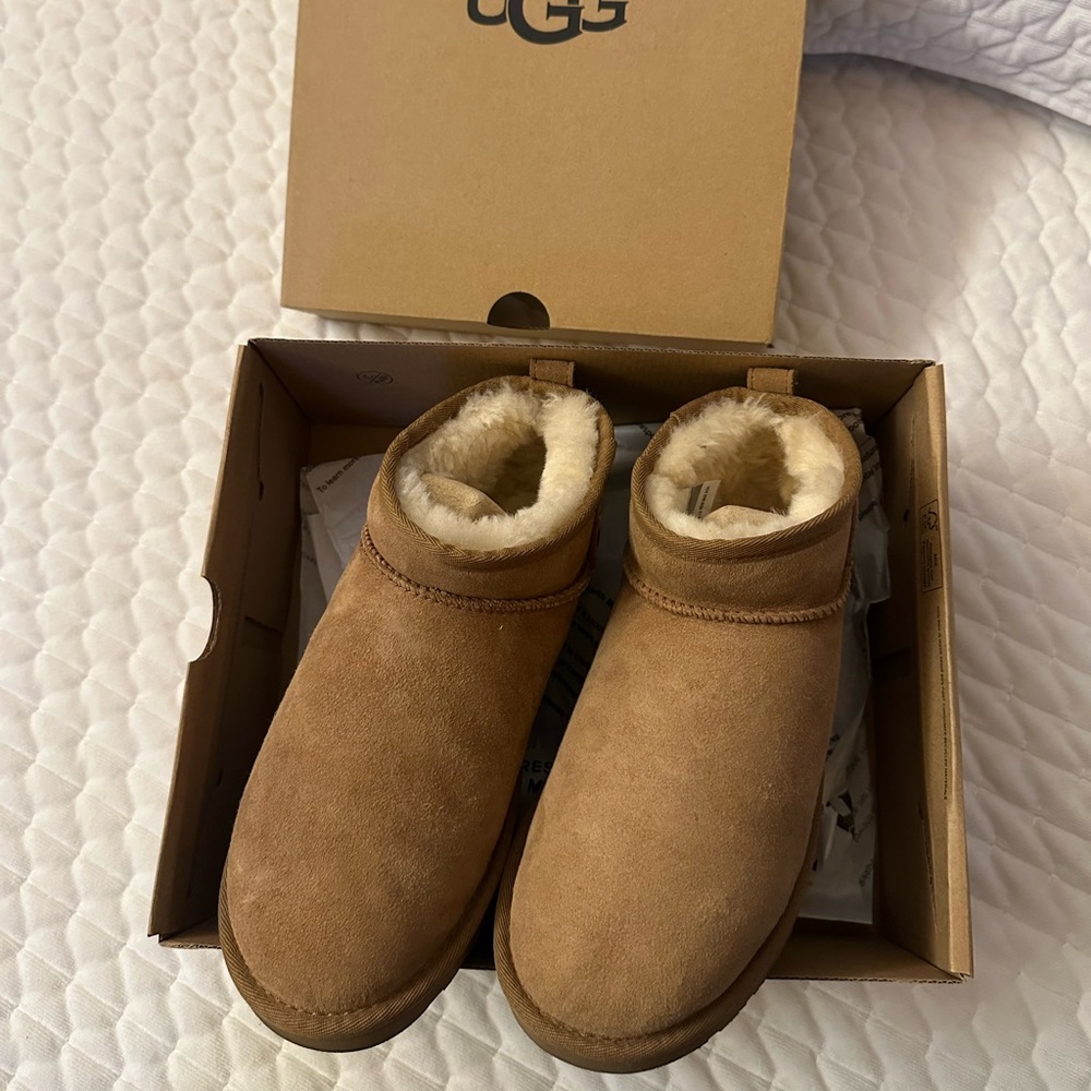 UGG Women’s Classic Ultra Mini in Chestnut Size 7 (EU 38) - Like New